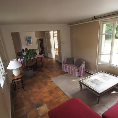 Proche Paris Et Versailles, Dans Ecrin De Verdure